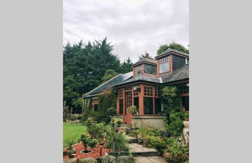 Serene Countryside Home with Manicured Gardens - Foto 2