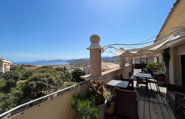 Apartment With sea View and Pool - Photo 29