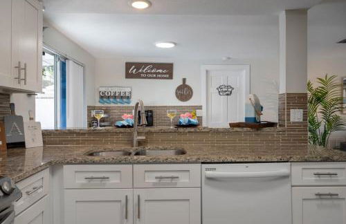 Luxe Family Friendly Retreat w Heated Pool Oasis - Foto 19