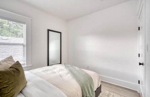 Eclectic 2BR - Victorian Charm - Steps to Fun - Photo 16