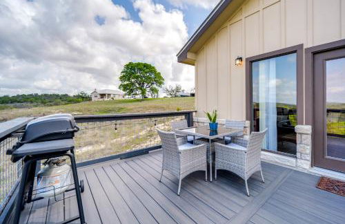 Center Point Countryside Cottage with Deck, Grill! - Photo 19