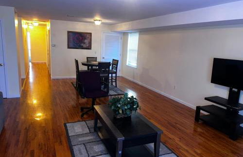 3-Bedroom Apt 5 miles AirPort - Foto 2