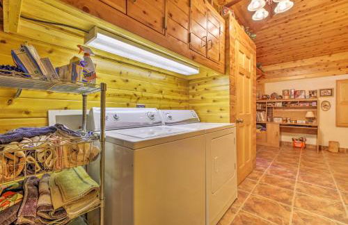 Log Cabin Sanctuary in Inverness with Furnished Deck - Foto 12