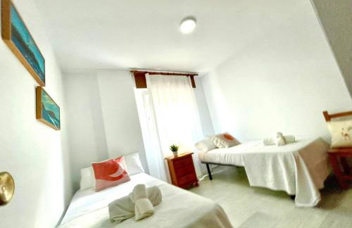 GATU Villa Sol, junto a la playa , piscina, 2 baños, aire cc, terraza, " Preferente mayores de 21 años y familias " - Foto 13