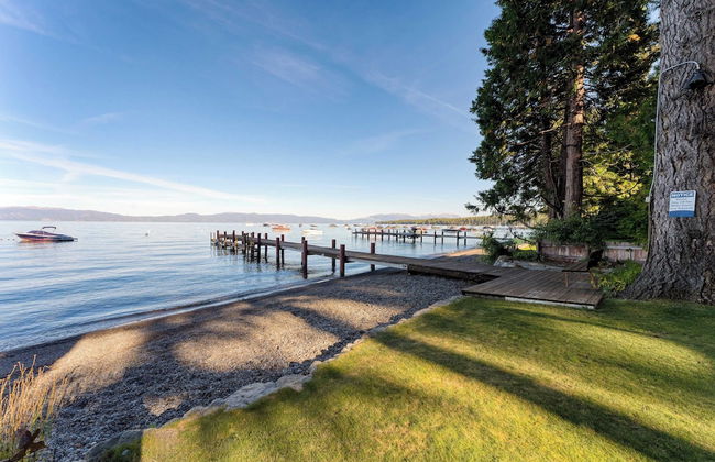 Lakefront Haven by Avantstay Minutes to Ski Resorts Private Dock - Photo 40