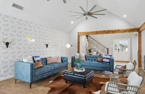 5BR w Pool, Golf Simulator, Game Room & EV Charger - Foto 6