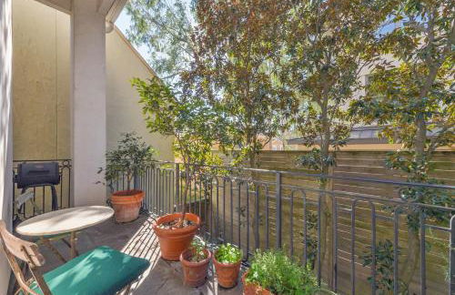 Elegant French Patio Home with Private Pool - Foto 28