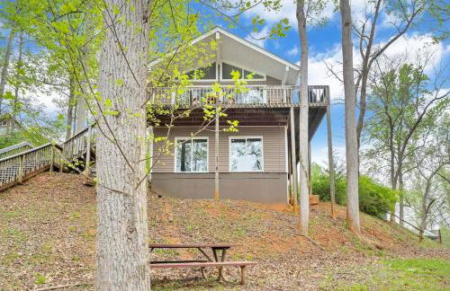 Treetop & Waterfront! Hot Tub, Kayaks, Game Room - Foto 13