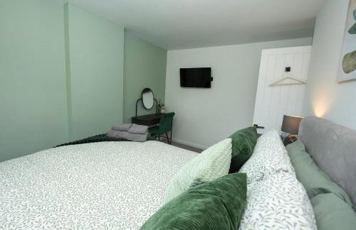 Stylish 4 Bed House, Free Parking, Close to M4 Newport - Foto 24