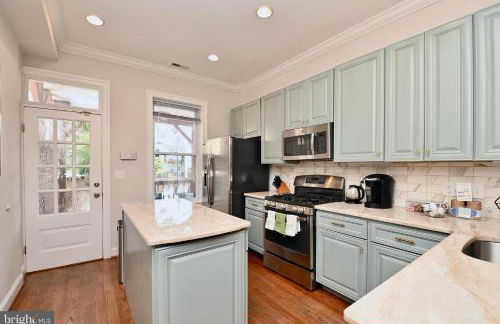 Elegant 5BR home near Capitol Hill! Free Parking! - Foto 9