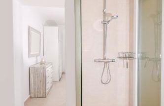 Casa Juana is a modern, luxury, exclusive, 6 bedroom villa. - Foto 11