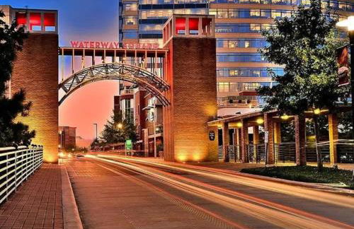 Apt 2 Bedrooms 2 Full Baths FREE Parking & FREE Laundry in Unit - Foto 43