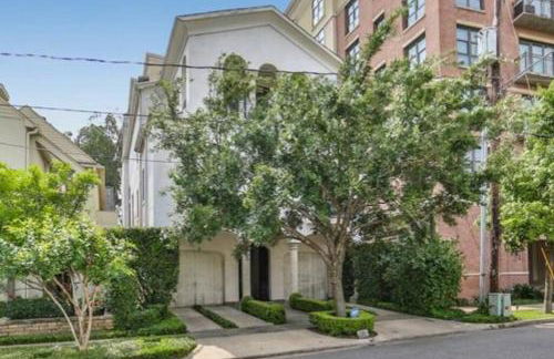 Elegant French Patio Home with Private Pool - Foto 29