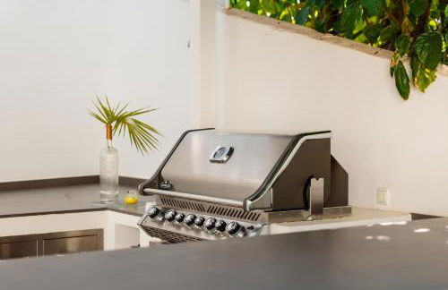 Marbella, Costabella - Beachfront Villa with Heated Pool - Photo 13