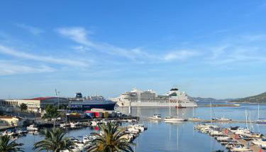 FZin Suite - Photo 4