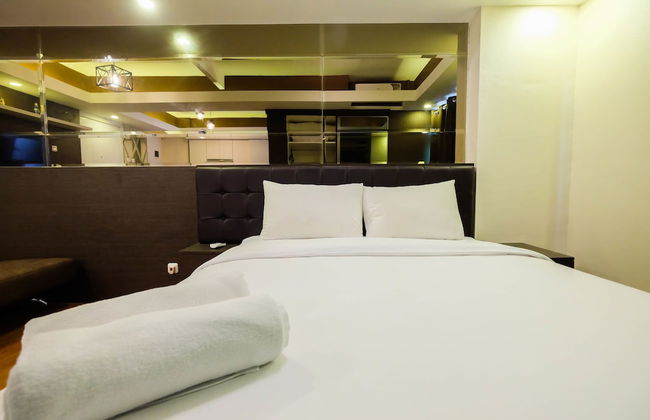 Spacious Studio Room at Green Pramuka Apartment - Foto 8