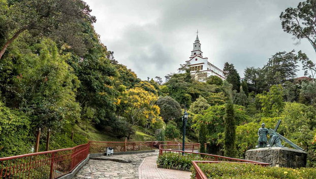 Visita guiada por Bogotá + Teléferico a Monserrate - Foto 3, Você poderá conhecer o Santuário de Monserrate