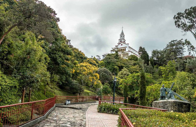 Visita guiada por Bogotá + Teléferico a Monserrate - Foto 3