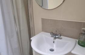 Central spacious and secure with a double bed - Foto 6