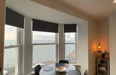 Superb 2 Bedroom Sea View Flat - Foto 16