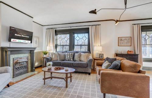 Noble Mansion 7 Bedrooms w Hot Tub Firepit & BBQ - Foto 2