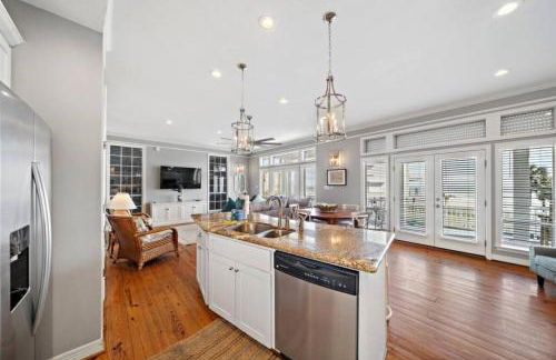 Huge beach house with great views, steps from sand - Foto 13