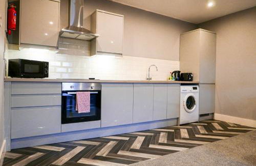 1 bed Apt close to Leeds Arena Sleeps up to 4 people F4 - Photo 4