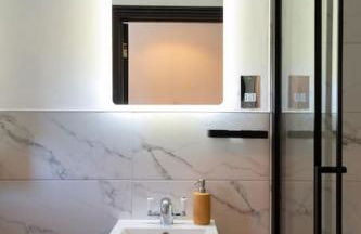 Warm Beachfront Getaway with Winter Ocean Views & Parking - Foto 8