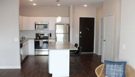 4 mi to Jack Thrice Stadium + amenities - Foto 2