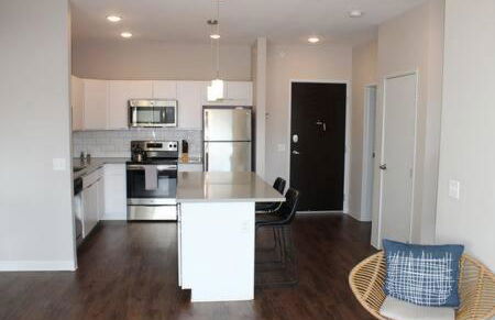 4 mi to Jack Thrice Stadium + amenities - Foto 2