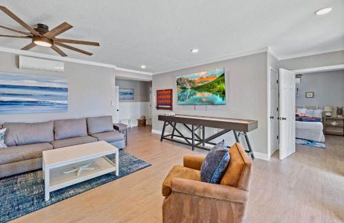 5 Bed3bath waterfront pool home with full gym, office, and heated pool! - Foto 3