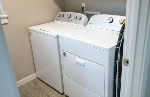 North End blue -Hot Tub - Fire Pit - Downtown -4BR - Photo 60