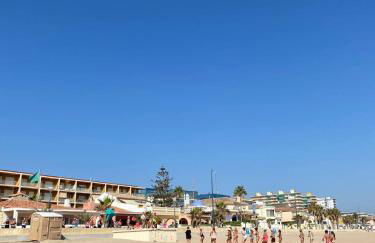 Casa particular en la playa a pocos metros del mar con garaje - Foto 34