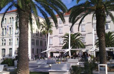 Spacious Apartment Center - Photo 56