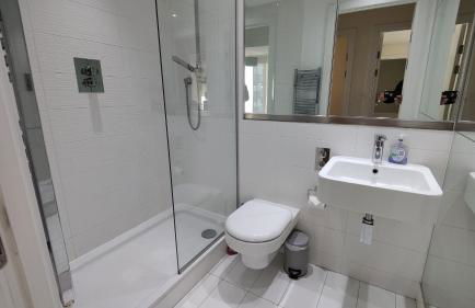 Spacious Homely Manchester City Stay Near AO Arena and Shopping Centre with 500Mbps Internet & Netflix - Foto 7