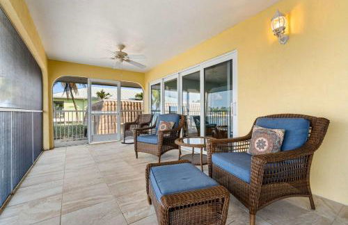 Sunset Harbor Waterfront Villa with Dock Cabana Club - Foto 17