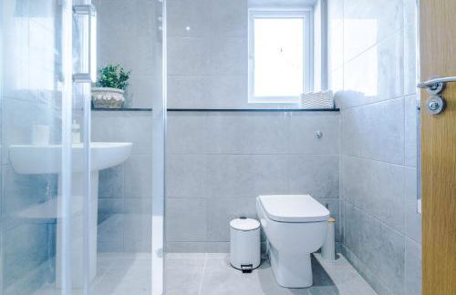 Formby Village Apartments By Greenstay Serviced Accommodation - Perfect For SHORT & LONG STAYS - Couples, Friends, Families & Business Travellers All Welcome - Dog Friendly - 7 - Foto 8