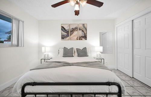 Chic Boca Raton Apartment Pool WiFi Parking - Photo 19