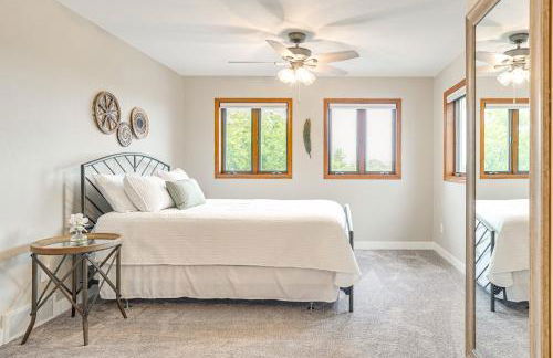 Family-Friendly Lakeview Cottage with Deck and View - Foto 8