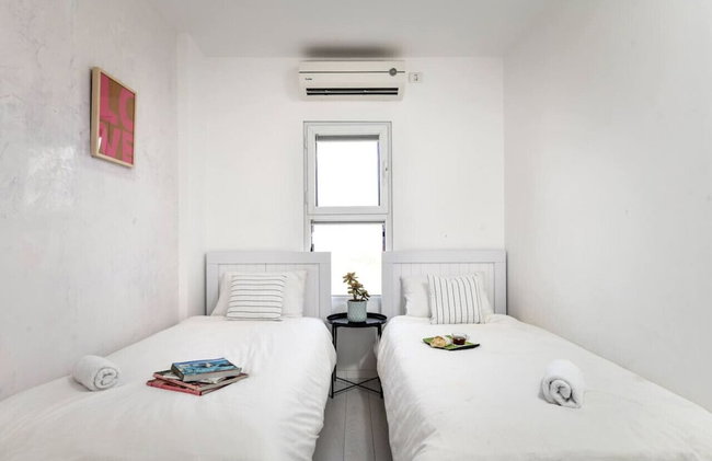 Modern Gem with Stunning Balcony by Sea N Rent - Foto 28