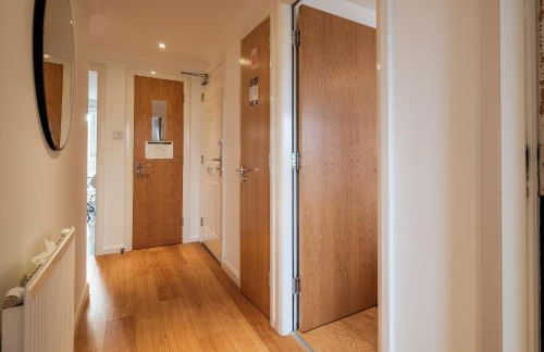 Mackie Residence - SJA Stays - 3 Bed Apartment with parking - Foto 17