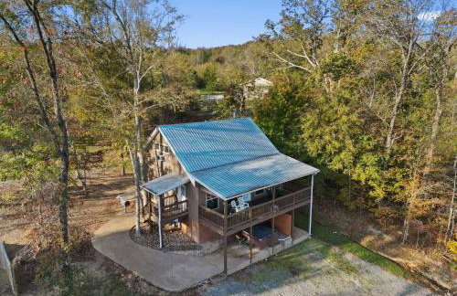 Trails End Cabin with a hot tub fire pit & indoor pool - Foto 31