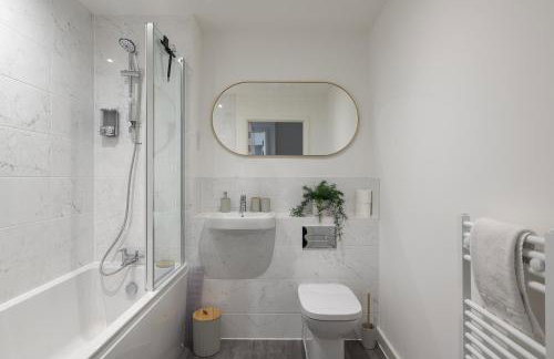 Lovely Home Near Canal, Park, & Central MK - Foto 2