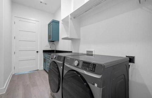 Modern Retreat 10 min-Oaklawn BBQ grill Pavillion Kids playground - Foto 36