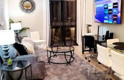 Spacious 2 bed 2 bath, Pool, Hottub, Wifi, 24 hr Fitness, Parking - Foto 1