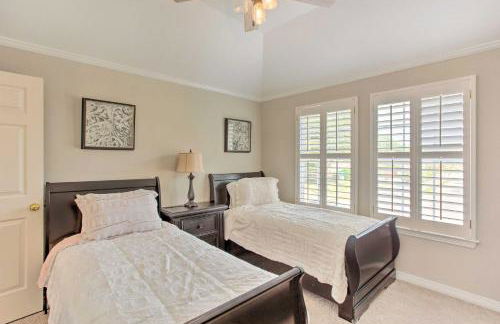 Elegant Plano Home with Private Outdoor Pool! - Foto 31