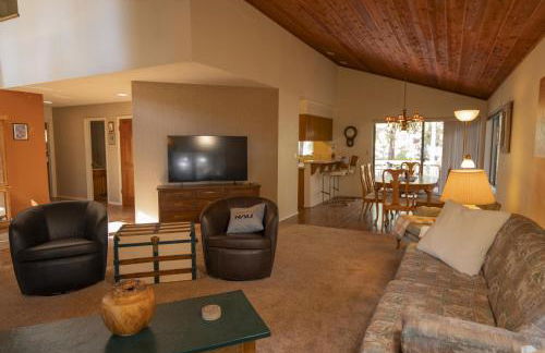 3BR Flagstaff Escape with Deck and Pine Views - Foto 30