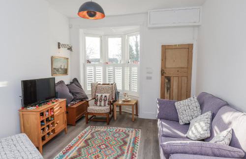 1 Castle Terrace - Photo 3