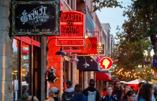 Light-Filled Modern Flat Near 25th Street Fun - Photo 44