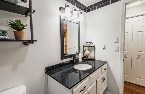 Indoor Hot-Tub! Spacious & Updated MQT Township Home! - Photo 8